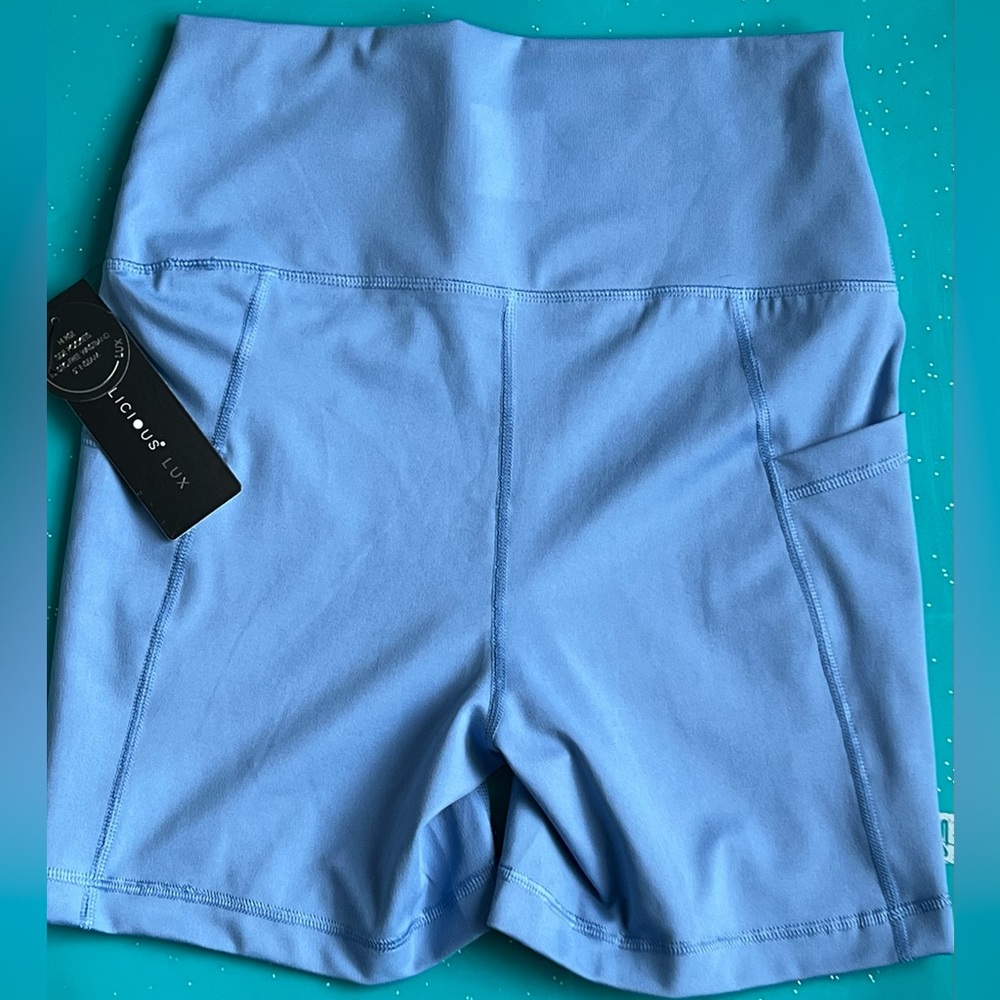 Yoga Licious Lux, Shorts, side pockets, hi rise,